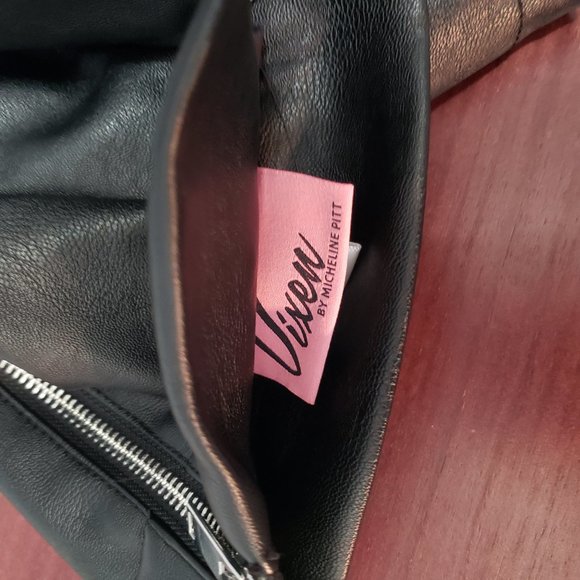 VIXEN by Micheline Pitt Good Things for Bad Girls Vegan Leather Black Shorts Med - Picture 8 of 11